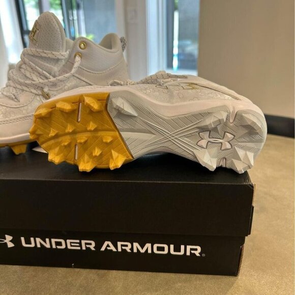 Brand new Under Armour baseball cleats. (Honeycomb). Size 1 youth. - Picture 5 of 9